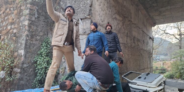 सीओ भवाली ने तत्परता दिखाकर घायल की बचाई जान, रेस्क्यू ऑपरेशन की सराहना