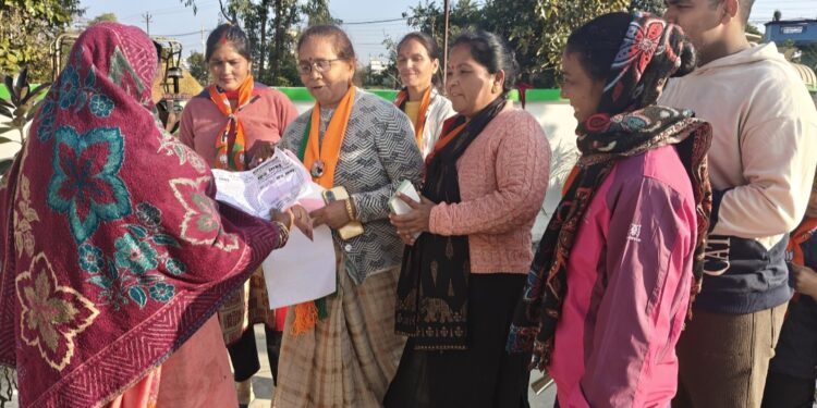 वार्ड 37 से भाजपा प्रत्याशी विद्या देवी ने जनसंपर्क अभियान में मांगा समर्थन