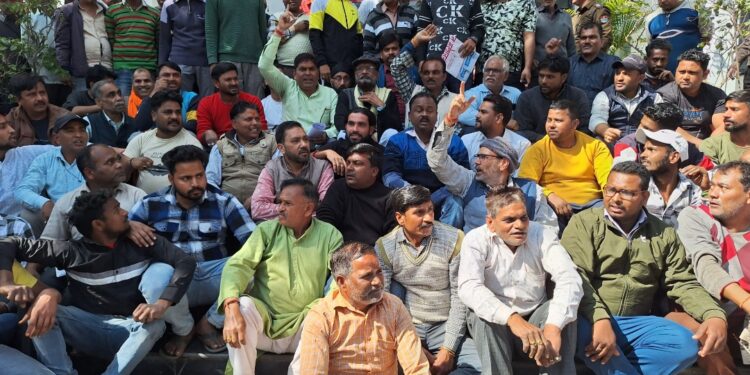 हल्द्वानी में फड़-ठेला संचालकों का हल्लाबोल, सौंपा ज्ञापन