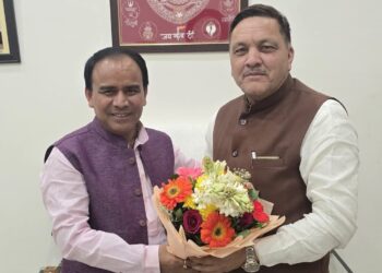 महापौर ने की एसटीएच की आउटसोर्स नर्सों की सेवाएं बहाल करने की मांग