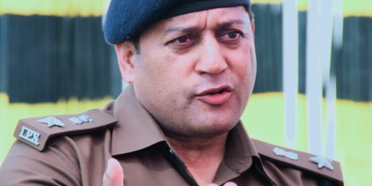 विधायक के कैंप कार्यालय में फायरिंग, लापरवाही पर एसएसपी ने लिया सख्त एक्शन