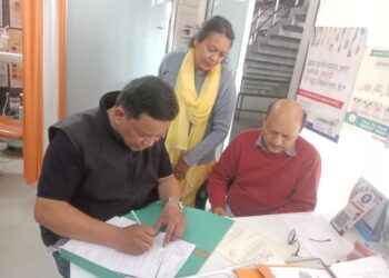 स्वास्थ्य विभाग का औचक निरीक्षण, बिना प्रपत्र संचालित क्लीनिकों पर कार्रवाई