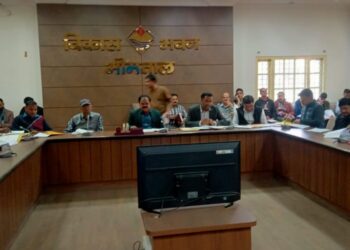 जल जीवन मिशन के कार्यों की धीमी प्रगति पर सीडीओ ने जताई नाराज़गी, देरी पर वेतन रोकने के निर्देश