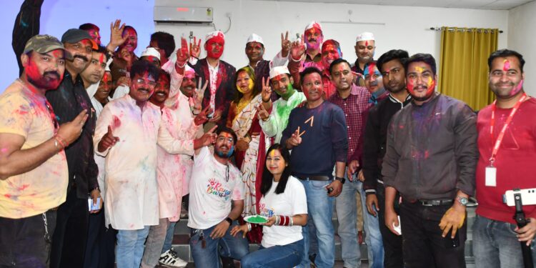 होली मिलन समारोह में पुलिस और मीडिया ने मिलकर बांटे खुशियों के रंग