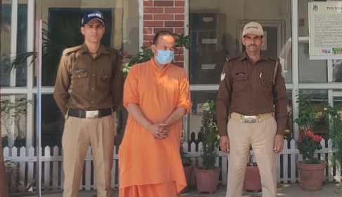 पुलिस का बड़ा खुलासा, टार्गेट फ्रॉड गैंग का सरगना स्वामी दिनेशानंद भारती गिरफ्तार