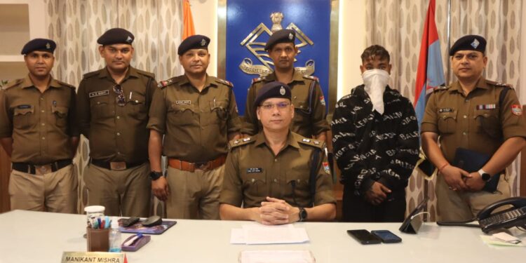 फायरिंग कर दहशत फैलाने वाला आरोपी 7 घंटे में गिरफ्तार, तमंचा और बुलेरो बरामद