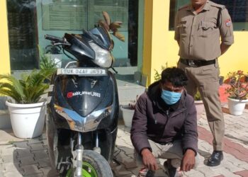 स्टंटबाजी करना पड़ा महंगा, पुलिस ने युवक को सिखाया सबक