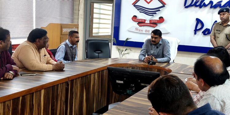 व्यापारियों के उत्पीड़न पर गरमाया माहौल, एसएसपी देहरादून ने दिया सुरक्षा का भरोसा
