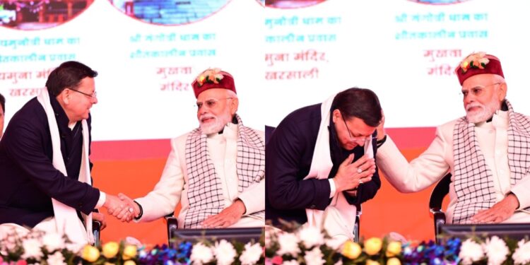 हाथ मिलाकर, पीठ थपथपाकर सीएम को शाबाशी