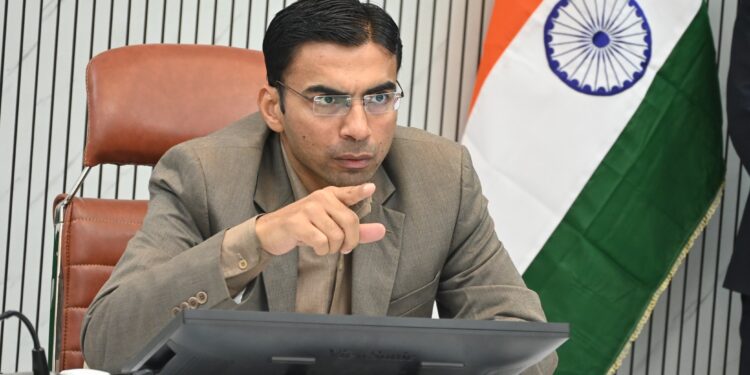 जनसुरक्षा से खिलवाड़ पर प्रशासन का बड़ा एक्शन, रोड कटिंग कराने वाली एजेंसियों पर मुकदमे दर्ज