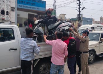 प्रशासन का डंडा, अवैध पार्किंग पर 54 चालान, 5 दोपहिया जब्त