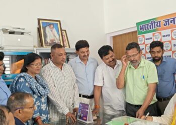 ढ़मुवाढूंगा के नियमितीकरण को लेकर सांसद अजय भट्ट से भेंट, शीघ्र समाधान के निर्देश