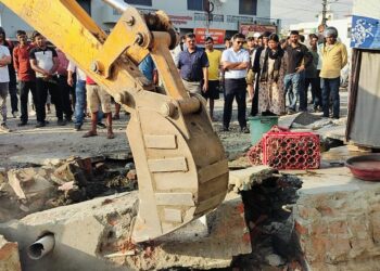 हल्द्वानी में सड़क चौड़ीकरण के लिए प्रशासन का सख्त रुख, अतिक्रमण हटाने के निर्देश