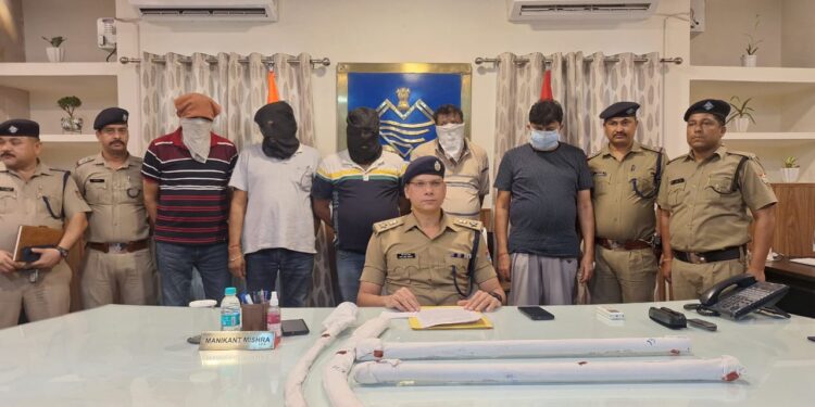 जमीनी रंजिश में दोहरी हत्या, छह आरोपी गिरफ्तार, पुलिस की त्वरित कार्रवाई में खुलासा