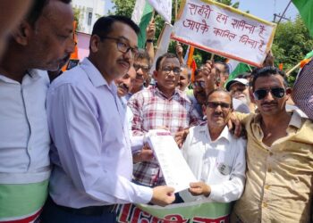 आतंकी हमले के विरोध में आढ़ती व्यापारियों का आक्रोश, राष्ट्रपति को भेजा ज्ञापन