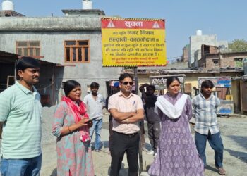 प्रशासन की छापेमारी, अवैध कब्जा हटाया, बिना लाइसेंस आइसक्रीम निर्माण पर कार्रवाई