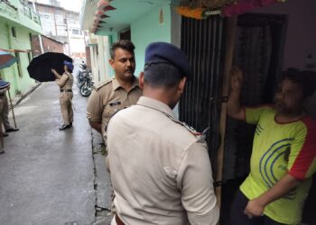 ‘ऑपरेशन सेनीटाइज’: गली-गली पहुंची पुलिस टीम, 20 मकान मालिकों पर दो लाख का जुर्माना