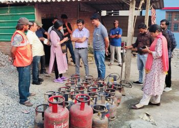 हल्द्वानी में अवैध एलपीजी रिफिलिंग केंद्र पर छापा, भारी मात्रा में सिलेंडर जब्त 