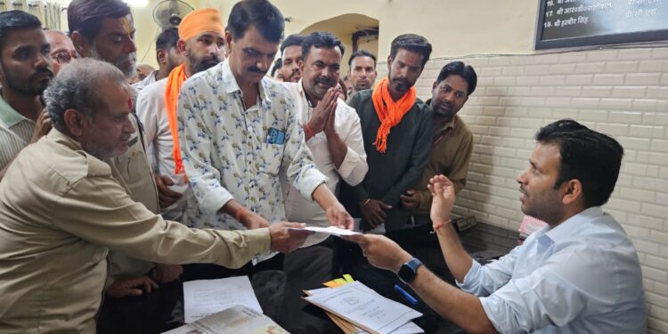 एलपीजी रिफिलिंग की सुविधा को लेकर हल्द्वानी के ऑटो चालकों ने उठाई आवाज, प्रशासन ने दिया कार्रवाई का भरोसा 