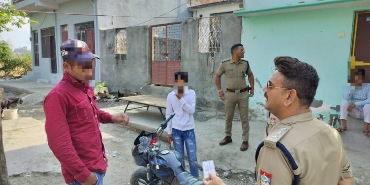 “ऑपरेशन सैनिटाइज”: पुलिस का सत्यापन अभियान तेज़, नियम तोड़ने पर 9 मकान मालिकों पर 90 हजार का जुर्माना