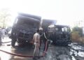 हाईवे पर दो ट्रकों में भीषण आग, पुलिस और फायर ब्रिगेड ने समय रहते पाया काबू 