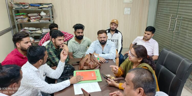 राशन कार्ड सत्यापन पर फूटा आक्रोश, खाद्य विभाग के सर्वे को लेकर पार्षदों ने किया घेराव 