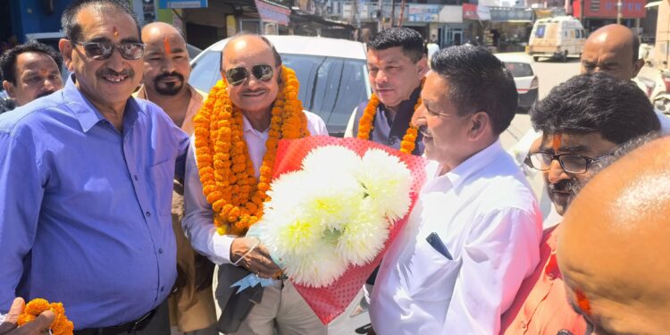 वरिष्ठ नागरिकों की समस्याएं सुनने चम्पावत पहुंचे दर्जा राज्य मंत्री नवीन वर्मा, लोहाघाट में हुआ भव्य स्वागत