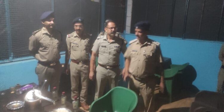 सार्वजनिक स्थलों पर अराजकता बर्दाश्त नहीं, ऑपरेशन रोमियो में पुलिस की सख्त कार्रवाई