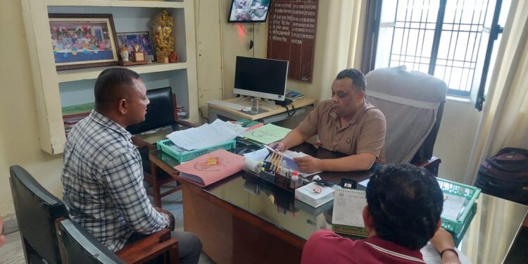 लो वोल्टेज की समस्या को लेकर अधिशासी अभियंता से मिले भाजपा नेता हृदयेश कुमार