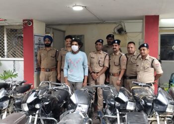पुलिस ने चुराई गई 18 मोटरसाइकिलों संग एक शातिर वाहन चोर को दबोचा