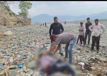 गौला नदी में शव मिला, पार्षद ने सड़क सुरक्षा को लेकर उठाए सवाल