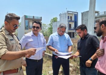 गौलापार में अवैध प्लाटिंग पर चला प्रशासन का बुलडोज़र, डेढ़ सौ प्लॉट किए ध्वस्त 