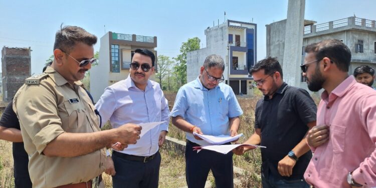 गौलापार में अवैध प्लाटिंग पर चला प्रशासन का बुलडोज़र, डेढ़ सौ प्लॉट किए ध्वस्त 