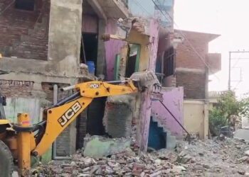 कोलटैक्स तिराहे पर सड़क चौड़ीकरण का निरीक्षण, अतिक्रमण हटाने की कार्रवाई तेज 