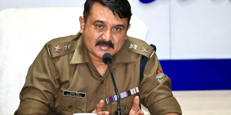बांग्लादेशी घुसपैठ पर पुलिस का करारा प्रहार, 5 बांग्लादेशी नागरिक देश से डिपोर्ट