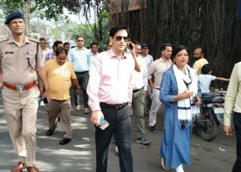 हल्द्वानी शहर में अव्यवस्थित पार्किंग और सफाई पर सख्त हुए आयुक्त दीपक रावत, दिए कार्रवाई के निर्देश