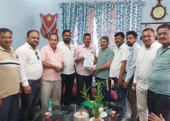 दमुवाढूंगा भूमि प्रकरण में जिलाध्यक्ष से मुलाकात, प्रशासन ने दी मालिकाना हक की प्रक्रिया पर सफाई