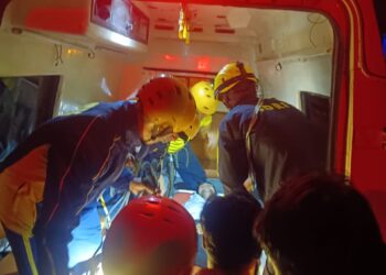 खाई में गिरी कार, एक की मौत, चार घायल, SDRF ने अंधेरे में चलाया रेस्क्यू ऑपरेशन 