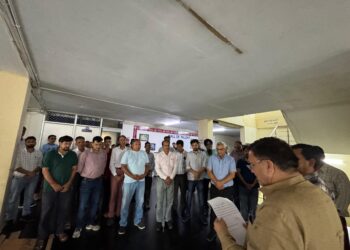 विमान हादसे में पूर्व सीएम सहित कई यात्रियों की दर्दनाक मौत पर नगर निगम में शोक सभा, दिवंगत आत्माओं को दी श्रद्धांजलि