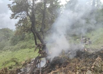 केदारनाथ यात्रा मार्ग पर बड़ा हादसा: गौरीकुंड में हेलीकॉप्टर क्रैश, 7 श्रद्धालुओं की दर्दनाक मौत