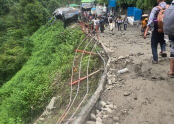 केदारनाथ यात्रा मार्ग पर आया मलबा, दो की मौत