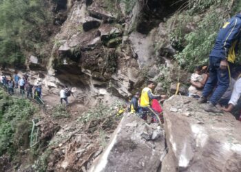 यमुनोत्री यात्रा मार्ग पर भूस्खलन, SDRF ने तेजी से चलाया राहत अभियान 