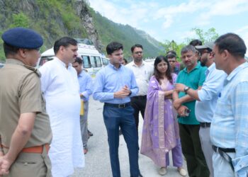 घोलतीर बस हादसे में राहत-बचाव तेज, DM ने बनाई उच्चस्तरीय जांच समिति, 4 शव बरामद, 8 अब भी लापता