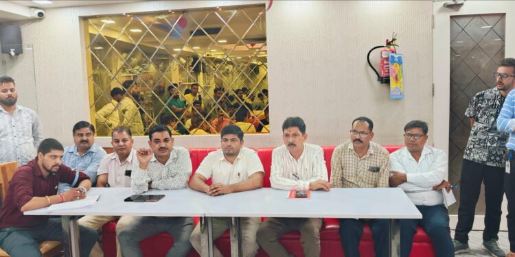 ‘आंचल’ ब्रांड की गुणवत्ता सुधार को लेकर नैनीताल दुग्ध संघ की बैठक, ‘छेना रबड़ी’ हुआ लॉन्च