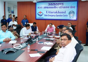 उत्तराखंड में भारी बारिश से हालात गंभीर, मुख्यमंत्री ने संभाली कमान, आपातकालीन परिचालन केंद्र पहुंचकर दिए सख्त निर्देश