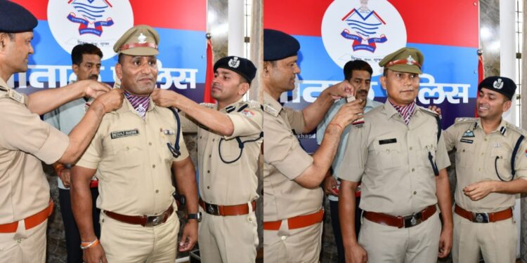 पीपिंग सेरेमनी: पांच उपनिरीक्षकों को मिली पदोन्नति, एसएसपी ने लगाए कंधों पर स्टार