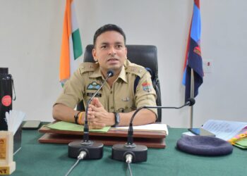 पुलिस वर्दी पहनकर इंस्टाग्राम रील बनाना पड़ा महंगा, पुलिस ने युवकों पर की कड़ी कार्रवाई