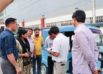 ऑटो-ई-रिक्शा पर सख्ती, 41 चालान, 14 वाहन सीज़ 