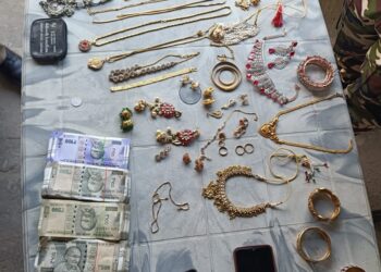 भारत-नेपाल सीमा पर पुलिस की बड़ी कार्रवाई, 4.22 लाख नकद और लाखों की ज्वेलरी बरामद 