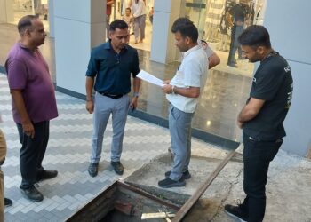 हल्द्वानी के शॉपिंग कॉम्प्लेक्सों पर प्रशासन की सख्त नज़र, अग्नि सुरक्षा में लापरवाही पर फटकार